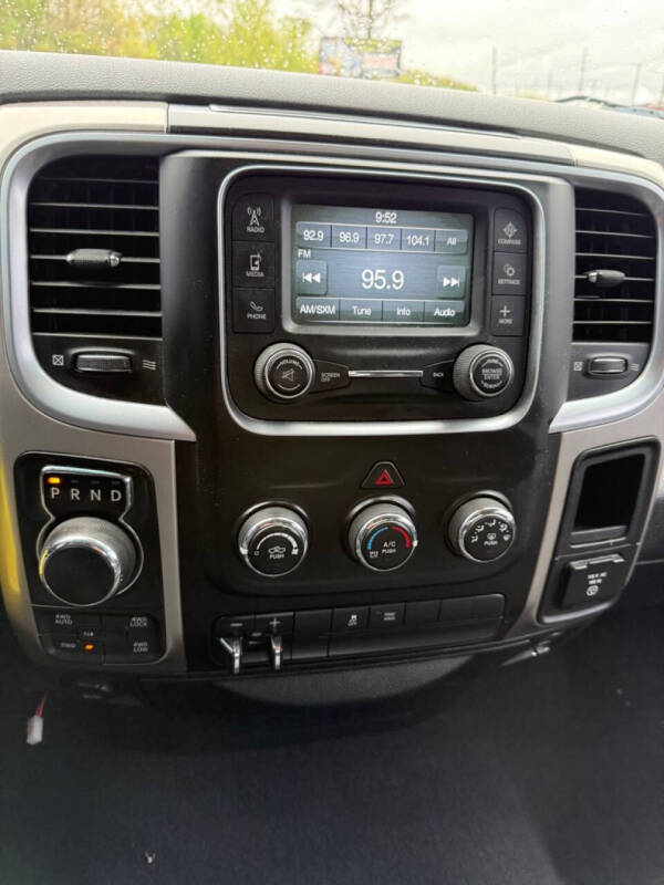 2016 RAM 1500 SLT