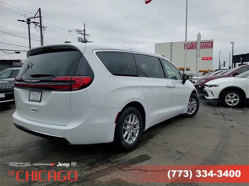 2025 Chrysler Pacifica Select