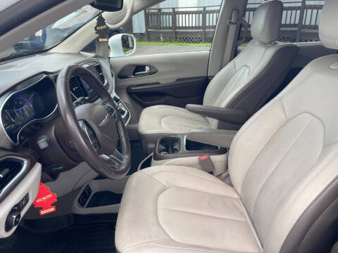 2017 Chrysler Pacifica Touring-L Plus