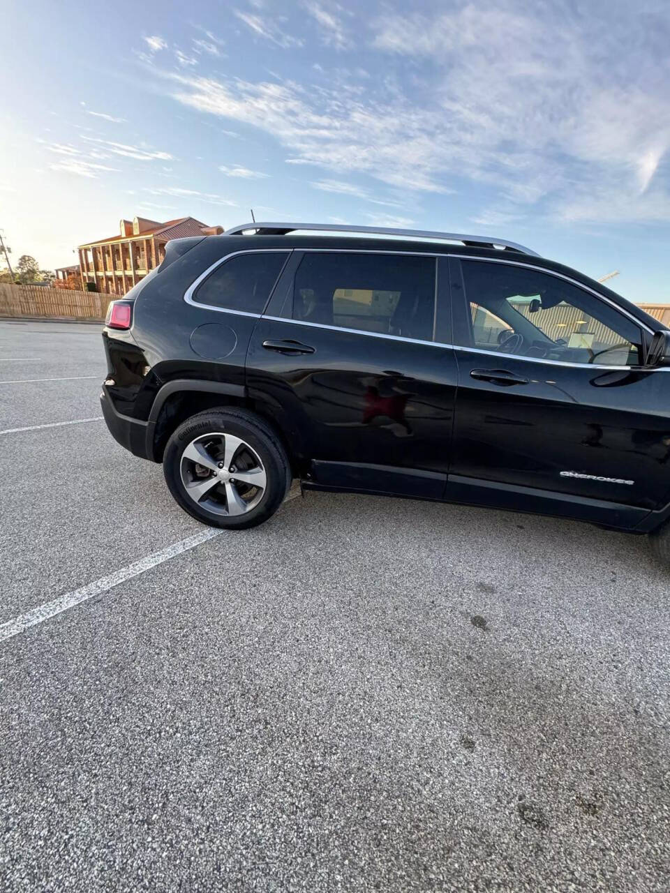 2020 Jeep Cherokee for sale at MOTOR VILLAGE LLC in Houston, TX