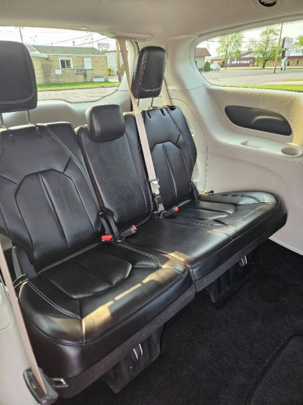 2023 Chrysler Pacifica Touring L