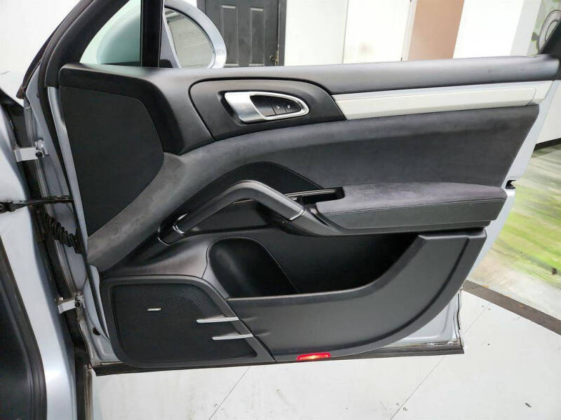 2016 Porsche Cayenne GTS
