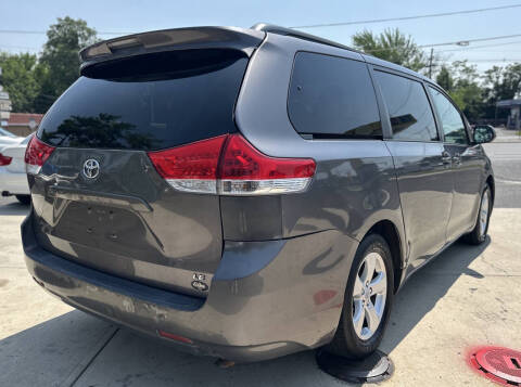 2011 Toyota Sienna LE 8-Passenger