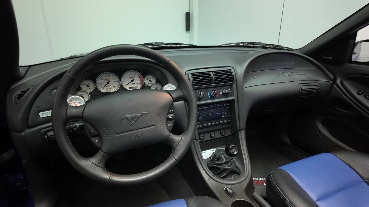 2004 Ford Mustang 39