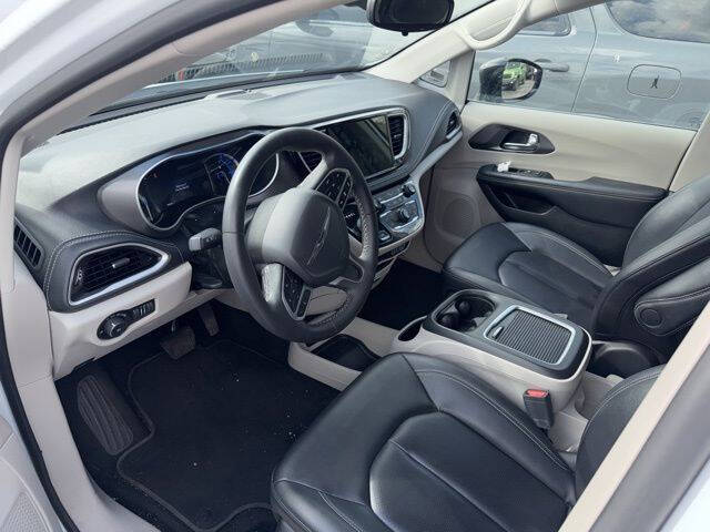 2024 Chrysler Pacifica Plug-In Hybrid Select