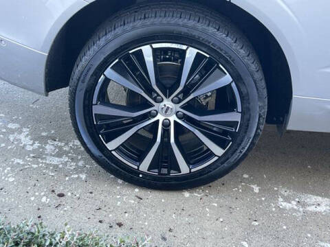 2025 Volvo XC60 B5 Plus Dark Theme