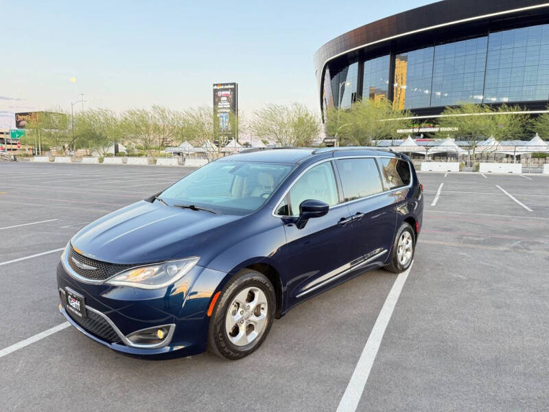 2017 Chrysler Pacifica Touring-L Plus
