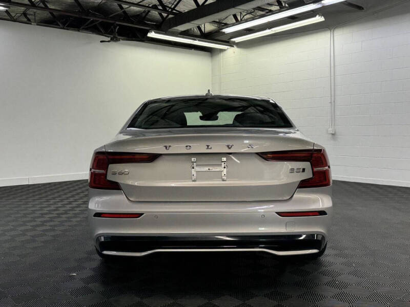 2024 Volvo S60 B5 Plus Dark Theme