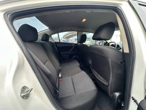 2013 Mazda MAZDA3 i SV