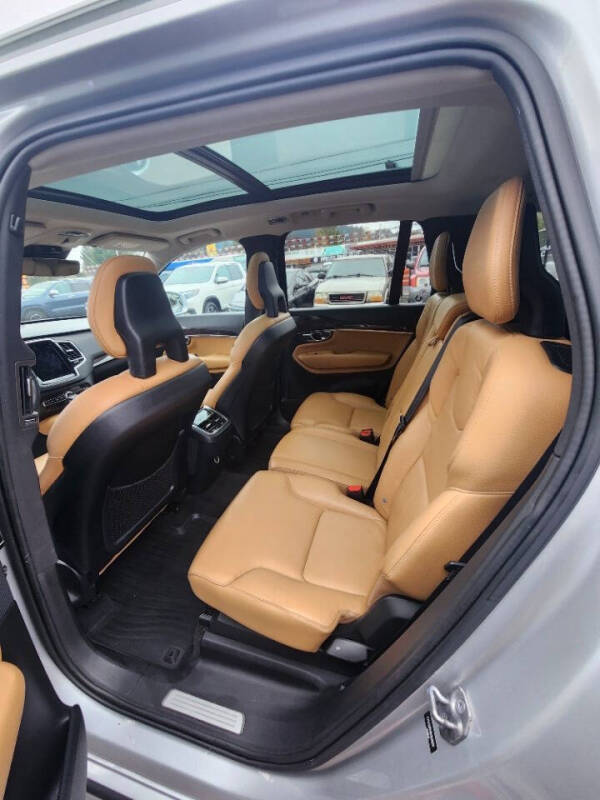 2016 Volvo XC90 T6 Momentum