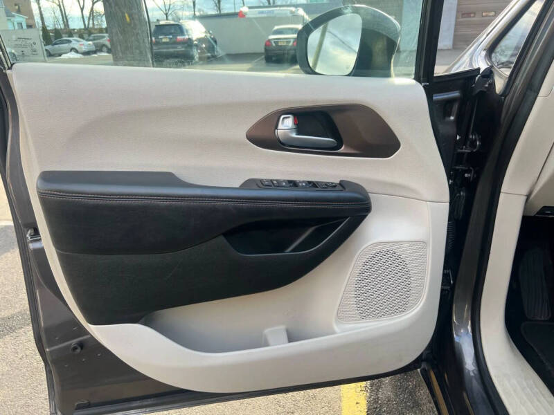 2017 Chrysler Pacifica Touring