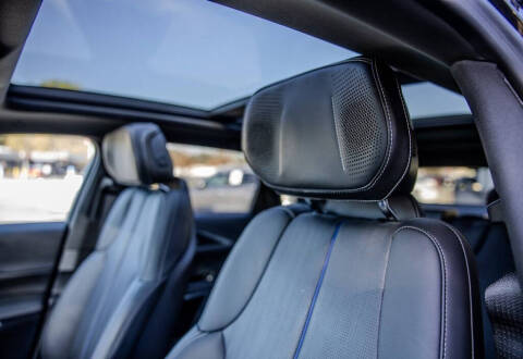 2024 Cadillac LYRIQ Luxury 2