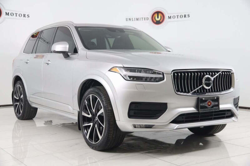 2022 Volvo XC90 T6 Momentum 7-Passenger