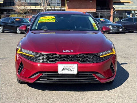 2023 Kia K5 for sale at Armando Auto Sales in Fresno CA