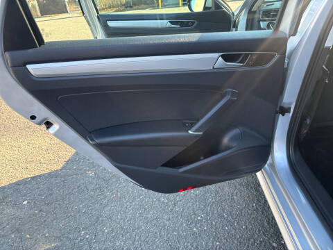 2016 Volkswagen Passat 1.8T R-Line