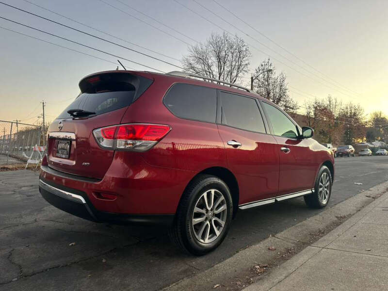 2016 Nissan Pathfinder SV