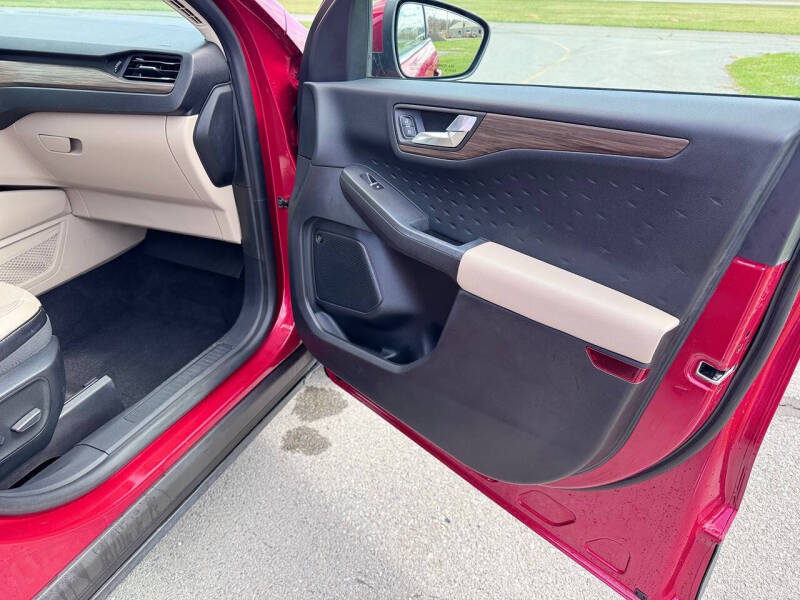 2020 Ford Escape Titanium
