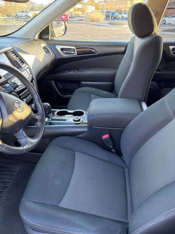 2017 Nissan Pathfinder SV