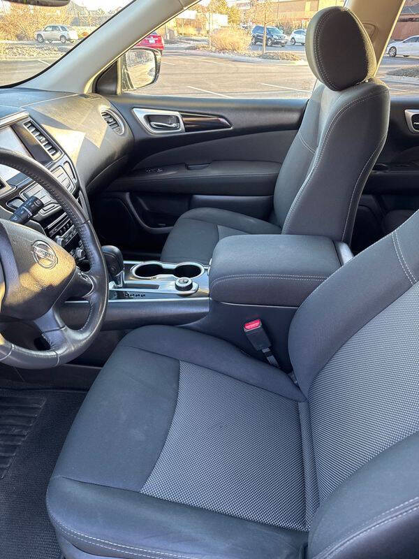 2017 Nissan Pathfinder SV