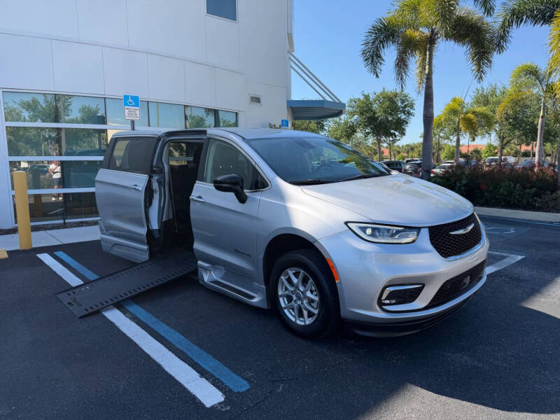 2024 Chrysler Pacifica Touring L