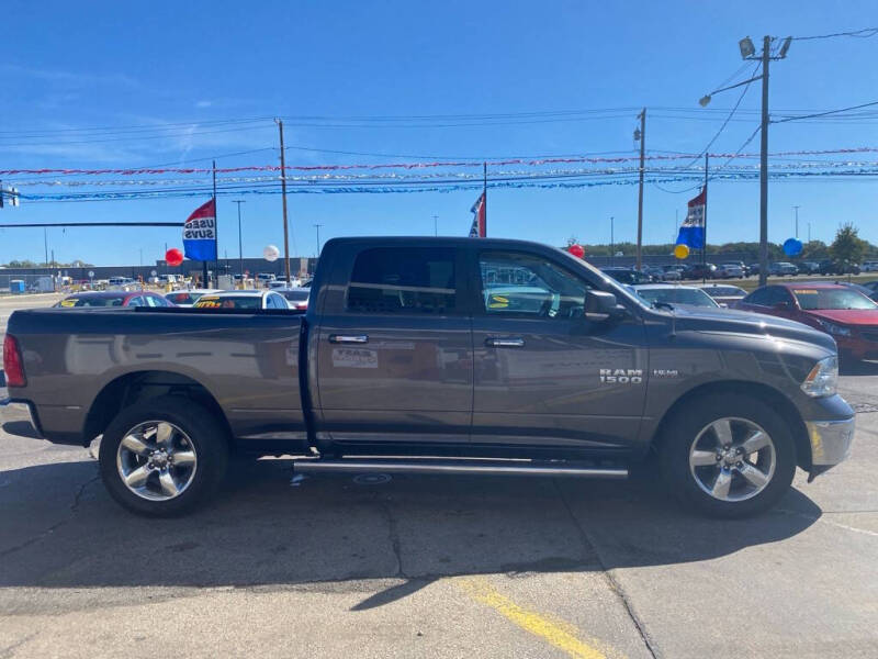 2016 RAM 1500 SLT