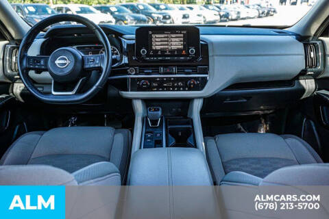 2024 Nissan Pathfinder SV