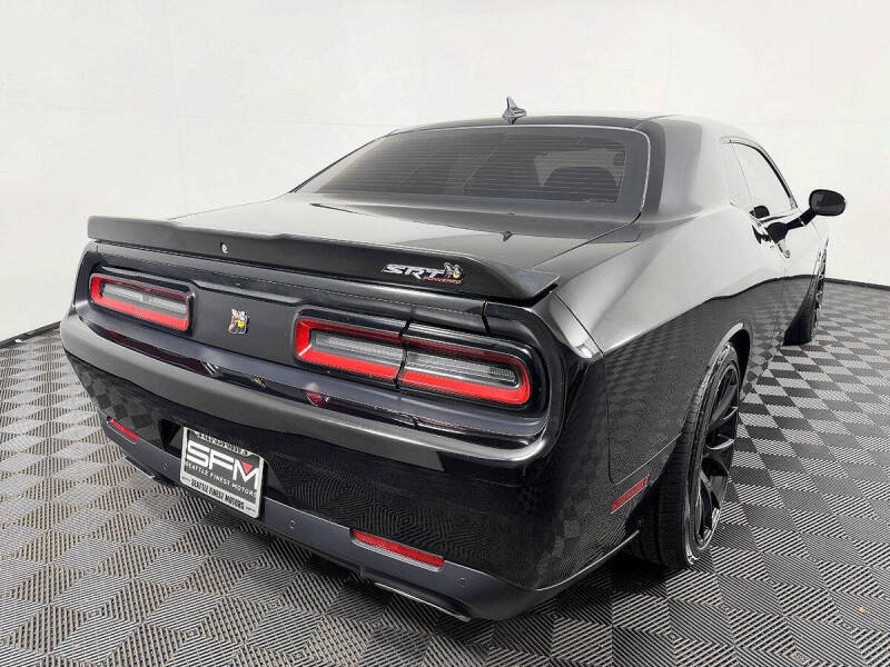2016 Dodge Challenger 392 HEMI Scat Pack Shaker