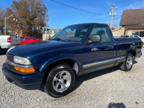 2000 Chevrolet S-10 for sale at Easter Brothers Preowned Autos in Vienna WV