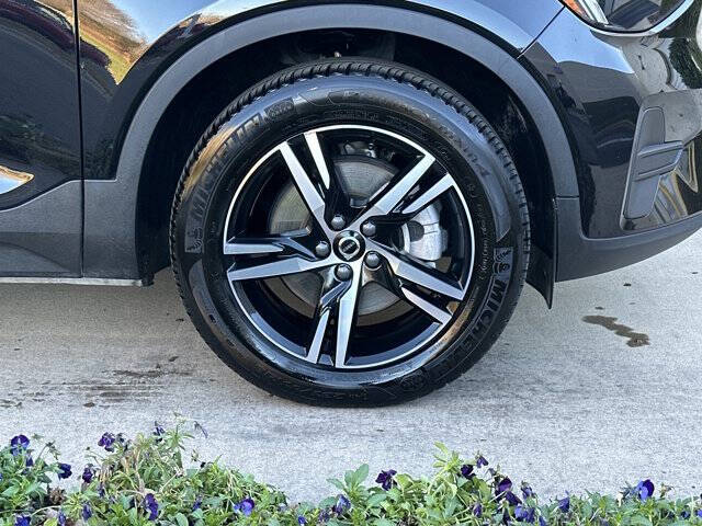 2025 Volvo XC40 B5 Core Bright Theme