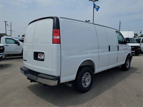 2025 Chevrolet Express 3500