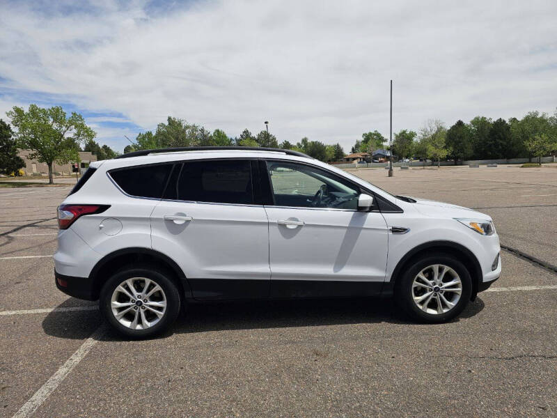 Image 4 of 2018 Ford Escape SE