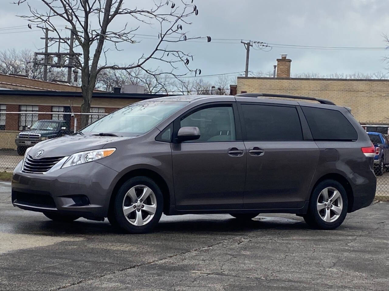 2013 Toyota Sienna for sale at Ideal Cars LLC in Skokie, IL