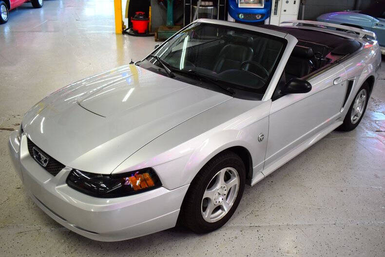 2004 Ford Mustang Deluxe