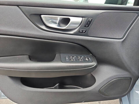 2024 Volvo S60 B5 Core Dark Theme