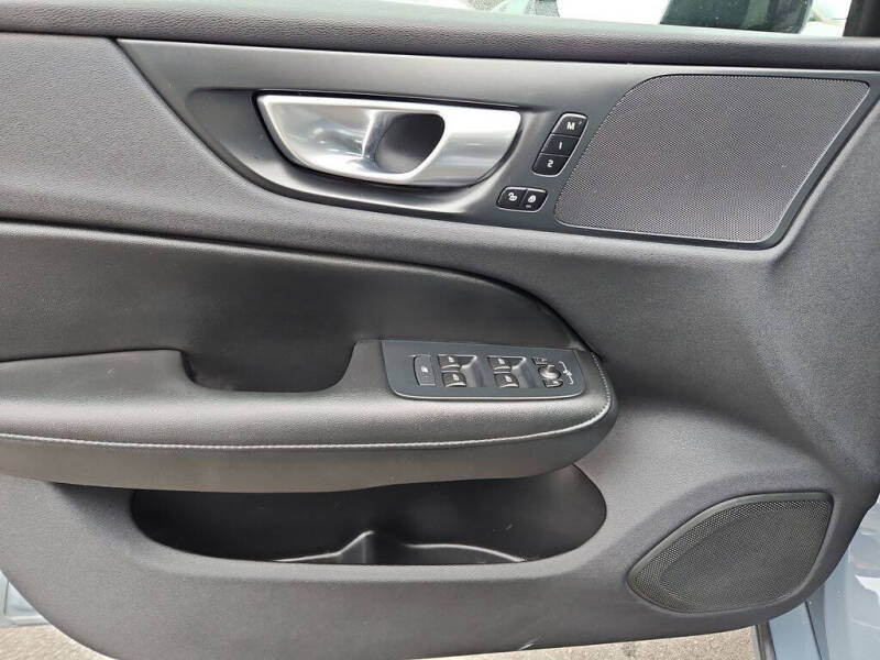 2024 Volvo S60 B5 Core Dark Theme