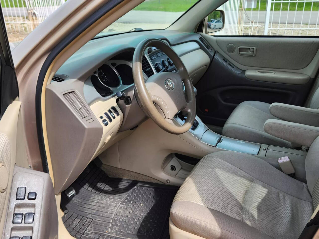 2005 Toyota Highlander for sale at AUTHE VENTURES AUTO in Red Oak, TX