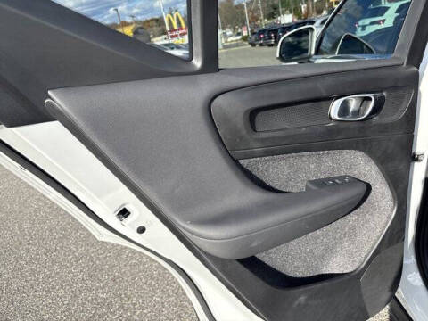 2025 Volvo XC40 B5 Core Bright Theme