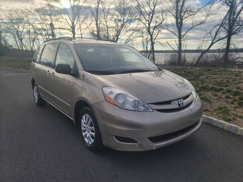 2006 Toyota Sienna for sale at DISTINCT IMPORTS in Cinnaminson NJ