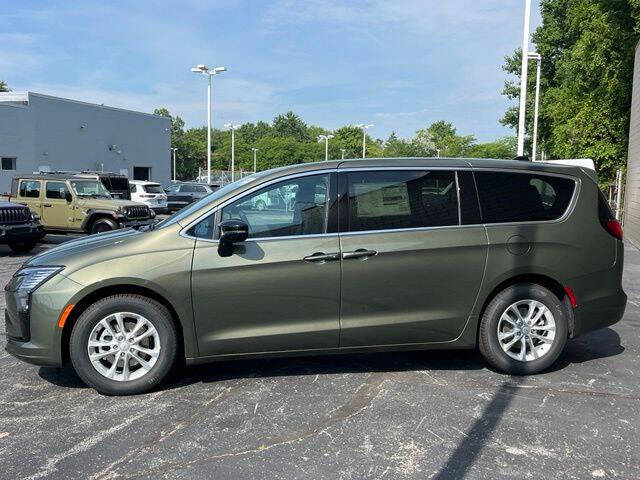 2027 Chrysler Pacifica Select