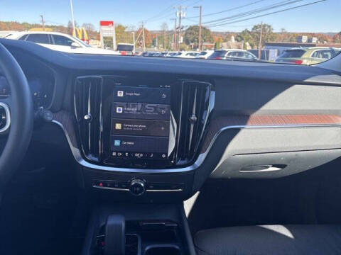 2025 Volvo V60 Cross Country B5 Plus