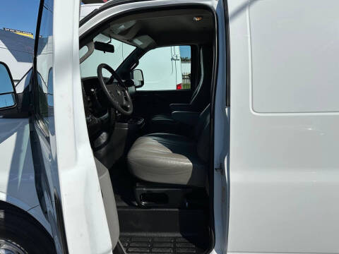 2022 Chevrolet Express 2500