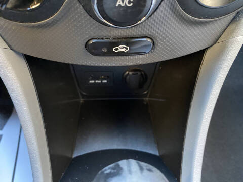 2013 Hyundai Accent SE