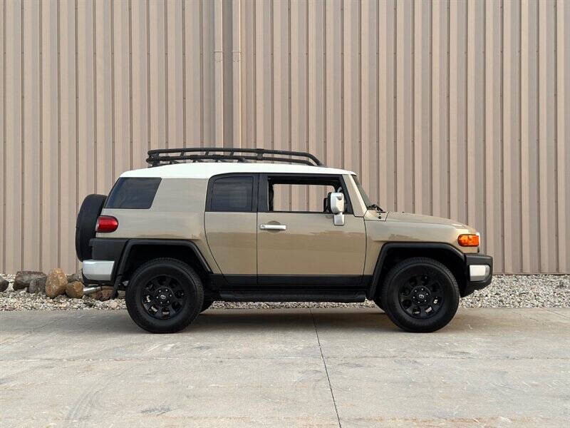 2012 Toyota FJ Cruiser Base photo 7