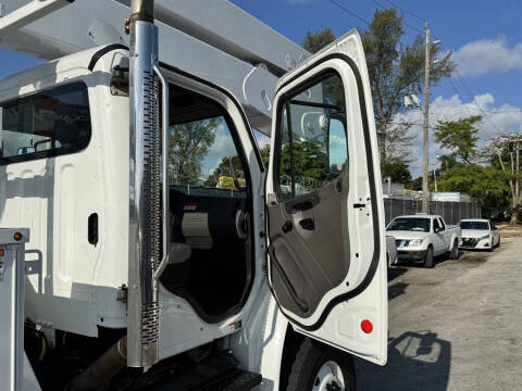 2017 Freightliner M2 106