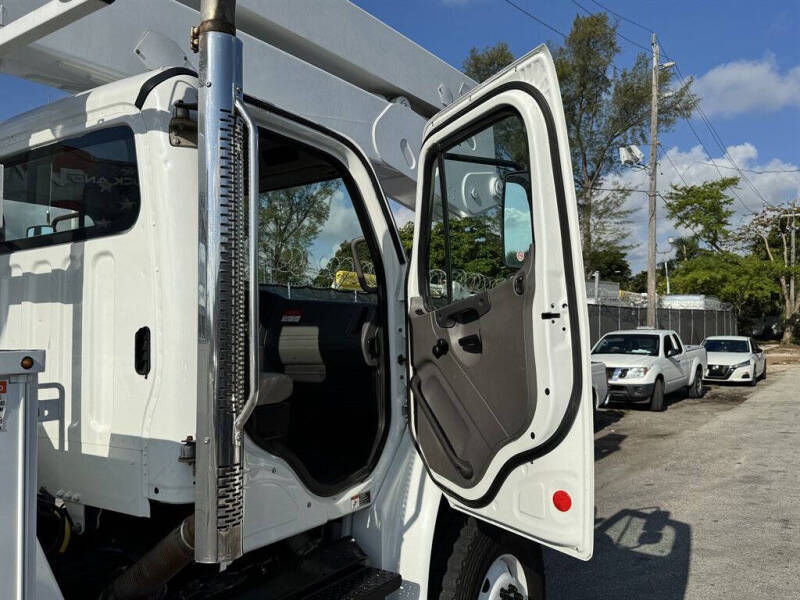2017 Freightliner M2 106