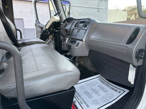 2015 Freightliner M2 106