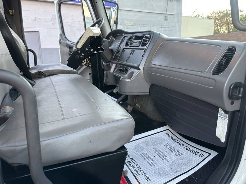 2015 Freightliner M2 106