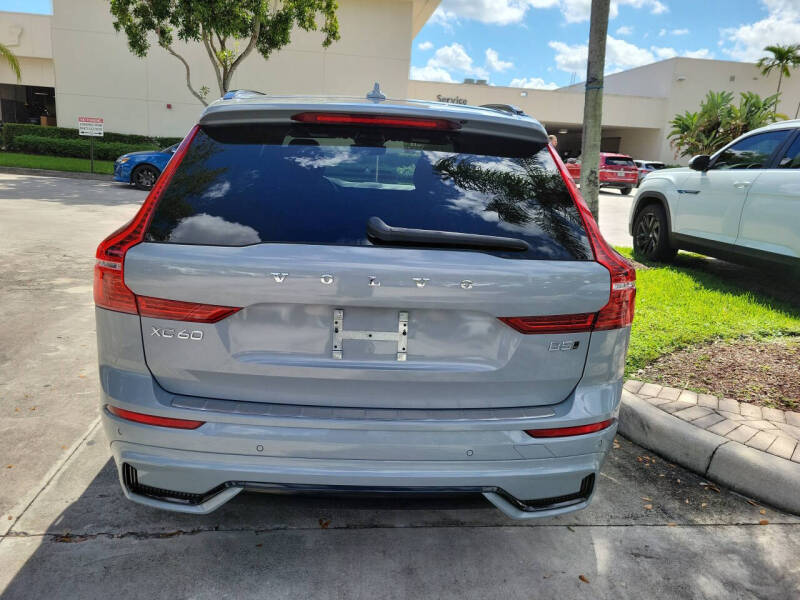 2024 Volvo XC60 B5 Plus Dark Theme