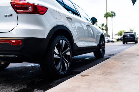 2025 Volvo XC40 B5 Plus Dark Theme