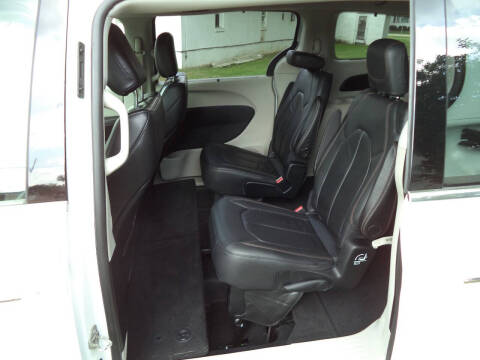 2017 Chrysler Pacifica Touring-L